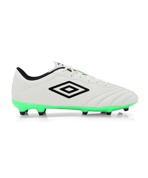Zachte synthetische bovenkant voor superieur contact. Vetersluiting. Gevoerde voorvoet zorgt voor een persoonlijke pasvorm. TPU Control+ zolen zorgen voor verbeterde stabiliteit en grip. Voetbalschoenen voor stevig terrein.