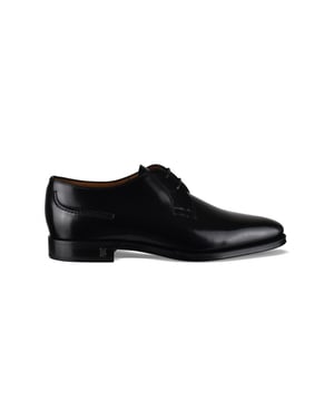 Simon Derbies Burberry in zwart lakleer.Amandelvormige teen.TB-logo in zilverkleurig metaal op zool.Zwarte vetersluiting.Leren zool.Made in Italy.