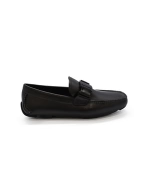 Motorrijtuigen Salvatore Ferragamo vara in glad zwart leer.Handgenaaid.Rubberen zeil.Made in Italy.