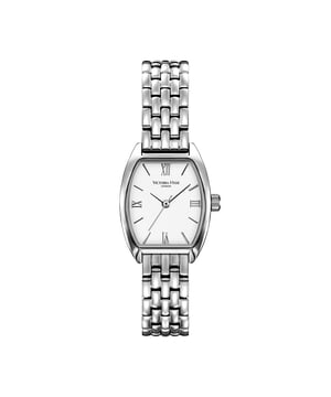 The VICTORIA HYDE LONDON women's watch from the BARREL series combines modern design with classic elegance. The silver tonneau case, measuring 23.31 mm in diameter and 7.35 mm thick, is crafted from eco-friendly copper, giving the watch a timeless look. The silver dial with a fine sand effect and clear mineral crystal ensure excellent legibility. The silver stainless steel strap (5-link bracelet) with a width of 12 mm and a total length of 178.11 mm (including clasp) is adjustable and equipped with a practical double folding clasp. The watch is powered by a precise quartz movement (caliber VJ21) and offers 3 ATM water resistance, making it an ideal companion for everyday wear.

Case: Silver tonneau case made of eco-friendly copper, 23.31 mm in diameter and 7.35 mm thick.

Dial: Silver dial with a sand-effect finish for an elegant look.

Strap: Silver stainless steel strap (5-link) with a width of 12 mm and a total length of 178.11 mm, adjustable and with a double folding clasp.

Movement: Precise quartz movement (caliber VJ21) for reliable timekeeping.

Water resistance: 3 ATM, suitable for everyday activities such as hand washing or splashing water.

This watch is perfect for women who value stylish design, high-quality materials, and functionality.