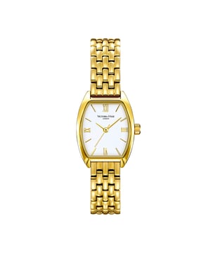 The VICTORIA HYDE LONDON women's watch from the BARREL series impresses with its elegant design and high-quality craftsmanship. The tonneau case in light gold (1N14), measuring 23.31 mm in diameter and 7.35 mm thick, is crafted from eco-friendly copper and lends the watch a luxurious look. The silver dial with a fine sand effect and the clear mineral crystal ensure excellent legibility. The stainless steel bracelet in light gold (1N14), measuring 12 mm wide and 178.11 mm in total length (including clasp), is adjustable and equipped with a practical double folding clasp. The watch is powered by a precise quartz movement (caliber VJ21) and offers 3 ATM water resistance, making it an ideal companion for everyday wear.

Case: Tonneau case in light gold (1N14) made of eco-friendly copper, 23.31 mm in diameter and 7.35 mm thick.

Dial: Silver dial with a sand-effect finish for an elegant appearance.

Strap: Stainless steel bracelet in light gold (1N14), 12 mm wide and 178.11 mm long, adjustable and with a double folding clasp.

Movement: Precise quartz movement (caliber VJ21) for reliable timekeeping.

Water resistance: 3 ATM, suitable for everyday activities such as washing hands or splashing water.

This watch is perfect for women who value stylish design, high-quality materials, and functionality.