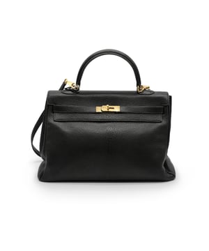 VINTAGE, RRP AS NEW
Hermès Kelly 35 bag in black leather with gold hardware. Lined in black leather, it has a zipped pocket on the back and a divided patch pocket on the front.
Remarks: It shows slight signs of wear to the frames and scratches to the hardware. Measurments:  width: 12 mm length: 35 mm height: 22 mm