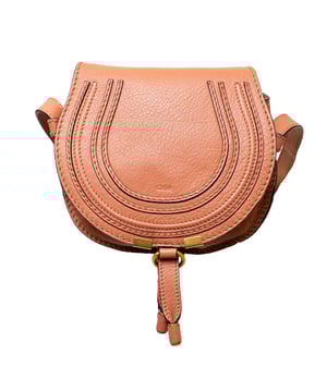 VINTAGE, RRP AS NEW
This mini Marcie saddle bag, crafted from calf leather, combines a sleek upper line and curved shape, reflecting a mix of equestrian charm and feminine style. 
Remarks: there are some creases. Measurments:  width: 444 mm height: 381 mm handle drop: 1377.9 mm