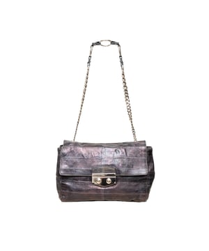 Empfohlener Verkaufspreis
Die YSL Sac Le Sixieme Umhängetasche aus glattem schwarzem Leder glänzt mit silberfarbenen Kettendetails, einer strukturierten Klappe und luxuriöser Wildlederinnenseite – perfekt für tagsüber und abends.

Anmerkungen: Das Leder weist einige Gebrauchsspuren und Ausbleichungen auf.

Maße: Breite: 660 mm, Höhe: 457 mm, Grifflänge: 863,6 mm