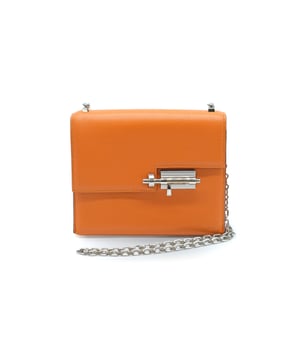 VINTAGE, RRP AS NEW
The Hermès Verrou Chaine Mini Bag is a modern tribute to the iconic 1938 design by Robert Dumas, inspired by the shape of a door lock. Crafted from luxurious Mysore goatskin, this mini evening bag features a signature padlock closure and a sleek palladium-plated metal finish. With an inside pocket for added convenience, it offers both style and practicality. The long chain shoulder strap allows for versatile wear, making it perfect for evening occasions.  Measurments:  width: 431 mm length: 609 mm height: 355 mm