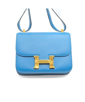VINTAGE, RRP AS NEW













The Hermès Constance 24 Blue Zanzibar Evercolor is a rare and exquisite piece from the limited edition of the Constance line. Crafted from luxurious Evercolor leather, this bag features a stunning blue shade that exudes sophistication and vibrancy. Known for its impeccable craftsmanship and timeless design, the Constance 24 offers both elegance and practicality with its spacious interior and iconic H clasp in golden. A true collector's item, this limited edition bag is the perfect blend of exclusivity and style.





 Measurments:  width: 189 mm length: 609 mm height: 457 mm
