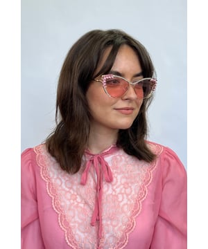 Frame Colour: Gold
Lense Colour: Pink
Material: AC Lens PC Frame
One Size
SKU: SG2503609
UV 400 PROTECTION
LENS FILTER CATEGORY 3