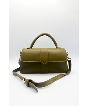 Small Crossbody Top Handle Bag. The perfect accessory for your small essentials, this sleek crossbody bag offers the option to carry it as a grab bag. With its chic, messenger-style design, itâ€™s versatile enough to complement both day and night looks, making it ideal for any occasion. H:8cm L:21cm W:12 100% PU SKU:HB350517
