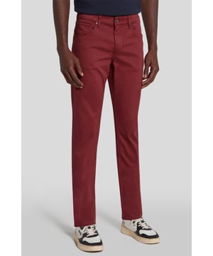 Herren  Die Slimmy Tapered sind eine hervorragende Basis für lässig-elegante Outfits. Das Modell mit schmalem Bein und mittelhohem Bund ist in dieser Variante aus weicher Luxe Performance Plus Baumwolle mit hohem Stretchanteil gefertigt und passt gut zu Poloshirts, Jeansjacken und Loafern.