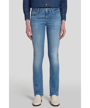 Damen  Die Kimmie Straight Jeans sind mit ihrem schmalen geraden Bein und dem mittelhohen Konturbund sehr vorteilhaft geschnitten. Und nicht nur das: Sie sind aus Slim Illusion Earthkind Denim gefertigt, einem zu 100 % abbaubaren Baumwolldenim, der eine schöne Silhouette formt. Die hellblaue Waschung wirkt besonders schick mit Loafern und einem Jeanshemd. Die Jeans von 7 For All Mankind werden aus Premiumstoffen hergestellt.