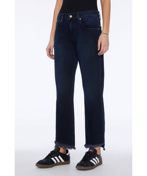Dames  Maak kennis met Julia Boyfriend, een high waist jeans die je elke dag zult dragen. Deze jeans, gemaakt van diepblauw denim, is geïnspireerd op de klassieke boyfriend-pasvorm en biedt een relaxte pasvorm met een verfijnde twist.