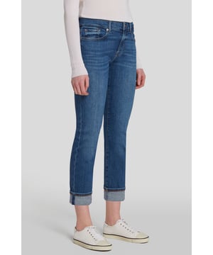 Dames  Als je de perfecte casual stijl wilt creëren, is de Relaxed Skinny precies wat je zoekt. Deze cropped, slim-fit jeans is ontworpen in Slim Illusion Earthkind-denim, een 100% afbreekbare stof die je figuur vormgeeft. Combineer met een witte coltrui en sneakers voor een doordeweekse look. De jeans van 7 For All Mankind zijn gemaakt van premium stoffen.