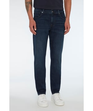 Herren  Die Slimmy Tapered Jeans sind ein Bestseller von 7 For All Mankind – und das aus gutem Grund. Der mittelhohe, schmal zulaufende Schnitt ist ein bewährter Klassiker, der sich elegant oder lässig tragen lässt. Hier wurde er in gewaschenem Schwarz und Special Edition Stretch Tek Denim neu interpretiert – für maximalen Stretch und Formbeständigkeit. Kombinieren Sie sie mit T-Shirt, Strick und Lederschuhen. 7 For All Mankind Jeans werden aus hochwertigen Premiumstoffen gefertigt.