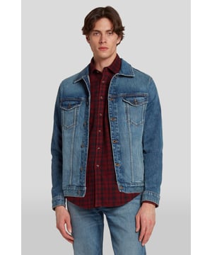 Herren  Unsere Perfect Jacke wird ihrem Namen voll gerecht. Nun kehrt das Signature-Piece von 7 For All Mankind zurück – in dunkelblauem Denim, der für ein authentisches Finish besonders behandelt wurde. Das gewisse Etwas zu einem weißen T-Shirt, Bluejeans und Loafern.