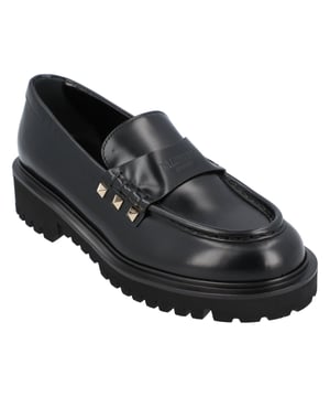- Rockstud moccasin in calf leather by Valentino Garavani with a rubber lug sole
- Valentino Garavani logo embossed on the tongue and a platinum-plated finish 
- Heel height: 4 cm
- Toe shape: Round toe
- Heel type: Mid heel
- 100% Calf Leather
- Made in Italy Measurments:  height: 40 mm