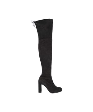Empfohlener Verkaufspreis
Stuart Weitzmans charakteristische Overknee-Stiefel, die 2013 erstmals präsentiert und mit einem schmaleren Blockabsatz neu aufgelegt wurden, verfügen über ein Schnürdetail am Rücken, das eine verstellbare Passform am Oberschenkel ermöglicht. Diese schnittigen Stiefel aus Wildleder bieten eine makellose Passform.

Lieferumfang: Staubbeutel
Anmerkungen: Es sind minimale Gebrauchsspuren vorhanden.
Gesicherte Produktauthentizität: Dieses Produkt wird von einem renommierten und vertrauenswürdigen Partner geliefert.
Mit diesem Kauf bewahren Sie ikonische Handwerkskunst, würdigen das Erbe und genießen die Schönheit des bewussten Einkaufens. Maße: Länge: 700 mm, Höhe: 540 mm