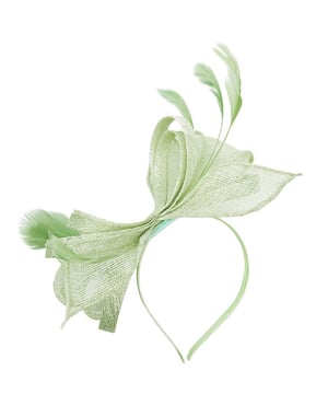 Turn heads with the perfect finishing touch. Our collection of fascinators adds effortless elegance and a striking statement to any outfit - ideal for weddings, races, or any special occasion. Discover the piece that completes your look. SKU: HA301017. Colour Pastel Green. Material: Polyester. Sinamay, Feathers. Size: 22 x 10cm.