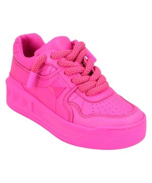 Sole: rubber
 Platform Height: 1.5 inches
 Features: padded tongue and collar, pyramid stud at outer side
 Material: nappa leather and grained leather
 Lining: buffed leather and mesh
