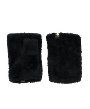 Essential winter accessories? Pick Ichigo and stay warm while keeping your fingers free. These stylish and functional fingerless gloves boast signature branding and are made from a soft faux fur fabric for extra cosy vibes.