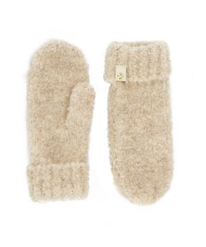 Add a cosy style to your winter wardrobe and keep your hands snug on chilly days with Idriss, our textured mittens. They're your next go-to accessory for the cold seasons.