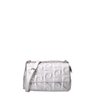 Crossbodytas voor dames met magnetische knoopsluiting. één met ritssluiting en twee open binnenzakken. één open externe achterzak. ketting schouderband. ontbrekend handvat. een binnencompartiment.  extern materiaal. 100% polyester binnenkant. Afmetingen: 26,5x15,5x7,5 cm. Modeproduct