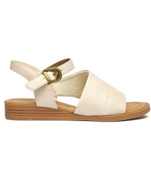 Womens natural Blowfish ardice sandals, manufactured with synthetic and a rubber sole. Featuring: blowfish branding, cushioned insole, buckle closure and vegan.