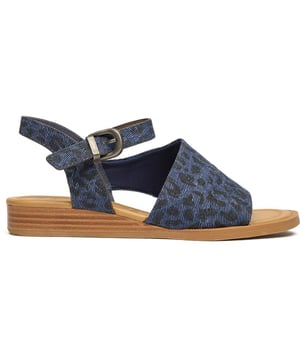 Sandalias Blowfish Ardice azules para mujer, confeccionadas en textil y suela de goma. Incluyen la marca Blowfish, plantilla acolchada, cierre de hebilla y material vegano.