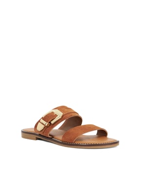 If you're in need of a simple and stylish summer shoe, look no further than Lawe. Featuring a chic gold-tone buckle and an open-toe design, these sandals offer the perfect combination of comfort and style. With a flat heel for all-day wear, they're the ideal choice for casual outings or dressing up your summer look.
