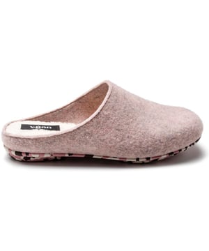 Ontlast je voeten na een zware dag met de Vegan Flax-slippers van het ethische merk V.GAN. De stijlvolle diervriendelijke veganistische muiltjes hebben een bovenwerk gemaakt van gerecyclede flessen en zijn aangevuld met een luxe voering voor optimaal draagcomfort.