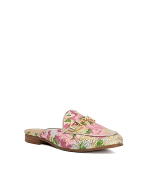For a smart casual look that's as comfy as it is stylish, you'll need Glairing. Designed in a slip-on style with gold-tone buckle detailing and a low block heel, these shoes are the perfect pick for work meetings, dinner dates and beyond.