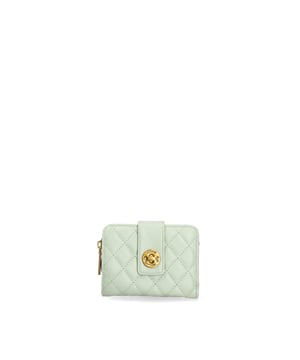 Damenbrieftasche mit Drehverschluss. Innentaschen für Kartenhalter, Geldscheinhalter und Münzhalter. eine Rückseite mit Reißverschluss-Außentaschen. fehlender Schultergurt. fehlender Griff. ein Innenfach.  Außenmaterial: Innenmaterial: 100 % Polyester. Maße: 9x10x2 cm. Modeprodukt