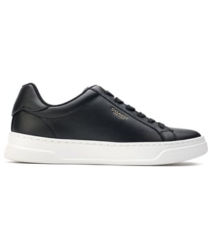 Empieza el día con estilo con estas zapatillas de deporte High Line de Coach, que combinan un diseño deportivo para la cancha con sofisticación contemporánea y elegancia de moda. Este distinguido modelo básico está hecho de cuero de alta calidad y combinado con una suela exterior de goma con costuras laterales y características acolchadas para una mayor comodidad, al tiempo que conserva un aspecto de estilo de cancha. Totalmente forradas y adornadas con la icónica marca Coach, estas fabulosas zapatillas tienen una silueta deportiva de lujo.