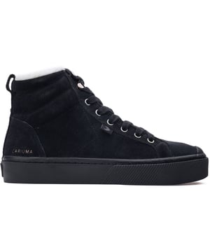 Embrace the cold weather on the ramp and the parkour or enjoy some urban adventures, in these Cariuma Therma High trainers. These lace-up sneakers feature a soft suede upper, a cushioned fleece insole and faux shearling lining for warm feet comfort, and a sturdy rubber sole for traction. Embrace fashion-forward, laid-back designs with a good conscience and enhance your winter wardrobe with these branded skater kicks.