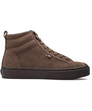 Embrace the cold weather on the ramp and the parkour or enjoy some urban adventures, in these Cariuma Therma High trainers. These lace-up sneakers feature a soft suede upper, a cushioned fleece insole and faux shearling lining for warm feet comfort, and a sturdy rubber sole for traction. Embrace fashion-forward, laid-back designs with a good conscience and enhance your winter wardrobe with these branded skater kicks.