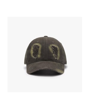 Gorra de béisbol de 1 pieza  
Hecha de algodón de alta calidad  
Presenta un acabado envejecido para un look vintage  
Importada  
Medidas del producto: Altura 5.1 in Visera 2.8 in Circunferencia 22 - 24 in  
Diseñada para mujeres  
Material: Algodón de mezclilla