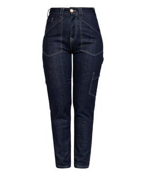 5 pockets are not enough! Mit dieser Dark Blue Wash Denim von Queen Kerosin ergatterst du den absoluten Hochkaräter in der Workwear-Szene. Das dichte, feste Denimgewebe in Verbindung mit hellen kontrastierenden Nähten verleiht den Jeans den Casual-Streetstyle. Die hochtaillierte Passform im Regular-Fit sorgt für einen bequemen Sitz und Lässigkeit. Der hohe Baumwollanteil mit einem Hauch Elastan ermöglichen ein angenehmes Haut- und Tragegefühl. Die Hose verfügt neben Eingriff- und Gesäßtaschen über zwei weitere seitliche Taschen sowie eine Hammerschlaufe und selbstverständlich das authentische "Watch-Pocket". Der goldfarbene, metallene Label-Knopf setzt einen gekonnten Akzent. Ob Worker-Boots, Streetstyle Sneaker oder stilvoll umgeschlagen, mit deinen Lieblings-Pumps streif dir ein Tanktop über und genieße die Vielfältigkeit deines neuen It-Pieces. YOU can do it - Buy it - Enjoy it!  QUEEN KEROSIN: Du liebst und lebst den Lifestyle der amerikanischen 50er Jahre? Du stehst auf Hot Rod, Motorräder, Biker, Rock'n'Roll, Tattoos, Rockabilly und alles was dazu gehört? Wir auch! Wir kombinieren authentische Designs im vintage und retro Stil mit hochwertigen Materialen für ein tolles Tragegefühl und top Qualität. So kannst Du die wilden, rockigen Zeiten der 50's erneut zum Leben erwecken! DESIGN: Authentische Damen-Workwear Jeans von Queen Kerosin  PASSFORM: Die gerade, hochtaillierte Passform im Regular-Fit sorgt für einen bequemen Sitz und Lässigkeit.MATERIAL: Der hohe Baumwollanteil mit einem Hauch Elastan ermöglichen ein angenehmes Haut- und Tragegefühl. KOMBINATIONSMÖGLICHKEIT: Ob Worker-Boots, Streetstyle Sneaker oder stilvoll umgeschlagen, mit deinen Lieblings-Pumps streif dir ein Tanktop über und genieße die Vielfältigkeit deines neuen It-Pieces. YOU can do it - Buy it - Enjoy it! LIEFERUMFANG: Diese Queen Kerosin Workwear Jeans sind in den Größen 26-32 bis 34/32 Inch erhältlich