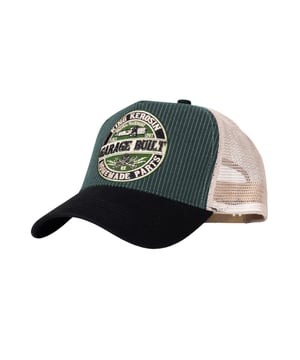Trucker Cap von der Kultmarke King Kerosin mit edler Frontstickerei im angesagten Vintage-Style. Das Netzteil garantiert eine stets gute Durchlüftung und sorgt somit für einen perfekten Tragekomfort. Die Größe ist mit Hilfe des 7-Lochverschlusses hinten problemlos regulierbar. Ein absolutes Must-Have für alle Schrauber, die die Leidenschaft für motorisierte Zwei- und Vierräder teilen!  KING KEROSIN: Vintage, Retro, Biker, Motorräder, Hot Rod, Tattoos, Rockabilly und Rock'n'Roll. Das alles beschreibt unsere Designs perfekt, die an den wilden Lifestyle der 50er angelehnt sind. DESIGN: Truckercap von King Kerosin mit Frontstickerei, 7-Lochverschluss, Trucker Netz und gerundetem, festem Schirm. PASSFORM: Individuell anpassbar durch den größenverstellbaren 7-Lochverschluss.MATERIAL: Aus langlebiger, strapazierfähiger Baumwolle mit Einsatz von Trucker Mesh.KOMBINATIONSMÖGLICHKEIT: Perfekt für deinen Style im Alltag. Für noch mehr passende Accessoires schau gerne in unserem Sortiment.