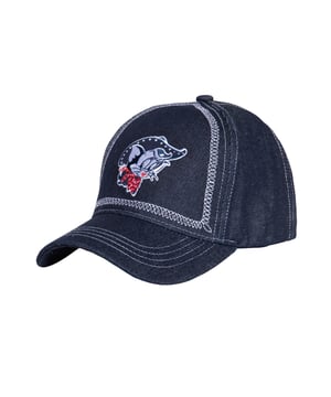 Cooles Accessoire im Denim-Style: die Trucker Cap der Kultmarke Queen Kerosin. Auf der Front befindet sich eine hochwertige Stickerei im Comic Retro-Look. Die Schirmmütze kann am Hinterkopf individuell mit einem weitenverstellbaren Verschluss auf die gewünschte Größe angepasst werden. An der Seite ist das Logopatch abgebildet. Das feste, robuste Material aus reiner Bio-Baumwolle macht die Cap super langlebig. Diese Baseballcap kann einen einfachen Look mit Jeans und T-Shirt erheblich aufwerten und sollte daher in keiner Garderobe fehlen.