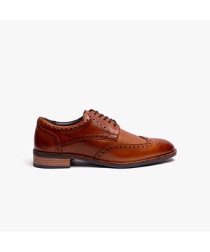 Deze formele herenschoenen met brogue-details hebben een leren bovenwerk en voering, een synthetische zool, vetersluiting en een lage ontwerp, en bieden comfort en ademend vermogen voor dagelijks gebruik.