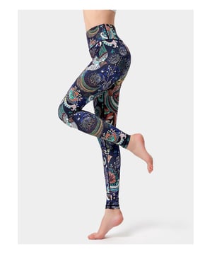 Basic Stil  
Hoch dehnbar  
88% Polyester 12% Spandex  
Maschinenwäsche kalt  
Im Trockner bei niedriger Temperatur trocknen  
Importiert  
Länge unten: S  
33,1 Zoll M  
33,7 Zoll L  
34,3 Zoll XL  
34,8 Zoll  
Taille: S  
23,6 Zoll M  
25,2 Zoll L  
26,8 Zoll XL  
28,3 Zoll  
Hüfte: S  
29,5 Zoll M  
31,1 Zoll L  
32,7 Zoll XL  
34,3 Zoll  
Material: 80% Nylon 20% Spandex