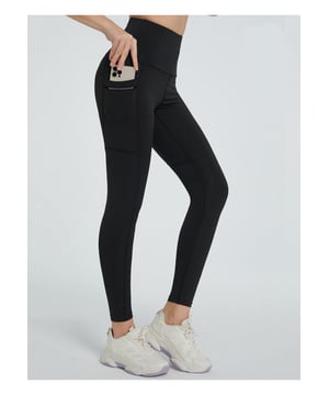 Estilo básico  
Estiramiento moderado  
Composición del material: 78% nylon 22% spandex  
Instrucciones de cuidado: Solo limpieza en seco  
Importado