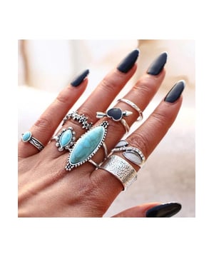 8-delige ringenset  
Materiaal: Turquoise legering  
Onderhoudsinstructies: Vermijd dragen tijdens het sporten  
Geïmporteerd  
Eén maat: Omtrek 2.1  
2.4 in