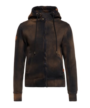 Die Kultmarke Queen Kerosin kann mit dieser »Q.K. Adventure Gear« Sweatjacke sowohl optisch, als auch funktionell punkten. Das legere Design entsteht durch den lässigen Oilwash Effekt im Vintage Wash, der dem Ganzen einen coolen Used-Look verpasst. Bei dieser Sweatjacke handelt es sich um eine Funktionsjacke, die mittels separatem Softshell-Innenfutter mit diversen Innentaschen zur Outdoorjacke aufgerüstet werden kann. Das wasser- und windabweisende Futter kann mit dem eingearbeiteten Reißverschlusssystem einfach herausgenommen, wieder eingesetzt, oder gar innerhalb der »Q.K. Adventure Gear« Linie ausgetauscht werden. Mit dem passenden Queen Kerosin Motorradfutter der »Motor Gear« (separat erhältlich) lässt sich die legere Sweatjacke im Comfort Fit auch zum Motorradfahren verwenden. Oder wenn es mal richtig kalt sein sollte wäre das Fleece-Innenfutter (separat erhältlich) die perfekte Wahl! Du kannst die Jacke also als normale Sweatjacke drinnen oder mit einem Innenfutter als Outdoorjacke tragen. Auch das Innenfutter lässt sich als eigenständige Jacke problemlos tragen und kombinieren.  Des Weiteren besitzt sie eine Kapuze mit Kordelzug, Rippbündchen an Ärmeln und am Saum und Eingrifftaschen, die mit einem Reißverschluss versehen sind. Das Obermaterial besteht aus einer hautfreundlichen Sweatware, die für ein optimales Wohlfühlgefühl sorgt.  QUEEN KEROSIN: Mit dem Label Queen Kerosin assoziiert man Biker, Motorräder, Rock'n'Roll, Rockabilly, Hotrod und alles was den Lifestyle der 50's betrifft! Dementsprechend findet unser Vintage Label gerade bei Retro Fans der Biker Szene großen AnklangDESIGN: Queen Kerosin präsentiert die Adventure Gear Sweatjacke mit separatem Softshell Innenfutter! Die Funktionsjacke mit Oilwash Effekt im Used Look hat eine Kapuze mit Kordelzug, kontrastierende Stickereien und Eingrifftaschen mit Reißverschluss. Mit dem passenden Innenfutter kann die Jacke auch zum Biken getragen werdenPASSFORM: Tolle Bequemlichkeit durch angenehmen Regular FitMATERIAL: Der Oberstoff besteht aus einer weichen, elastischen Maschenware und das herausnehmbare Innenfutter aus wasserabweisendem SoftshellKOMBINATIONSMÖGLICHKEITEN: Die Funktionsjacke kann entweder Indoors als Sweater oder draußen als Outdoorjacke getragen werdenLIEFERUMFANG: Eine Lieferung enthält eine Damen Queen Kerosin Sweatjacke in XS S M L XL XXL 3XL oder 4XL