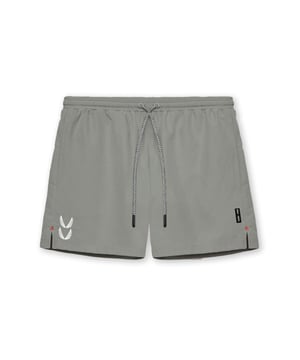 Estilo básico  
Ligera elasticidad  
Composición del material: 90% poliéster 10% nylon  
Instrucciones de cuidado: Lavar a máquina en frío, secar a baja temperatura  
Importado  
Tamaños disponibles: M L XL 2XL 3XL