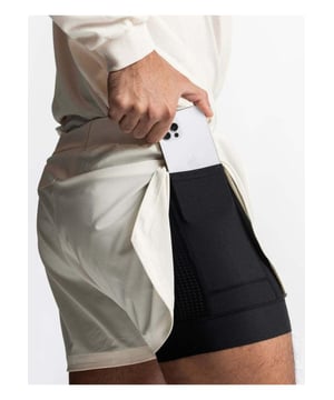 Pantalones cortos activos para hombre de talla completa, con cintura elástica y talla grande  
  Estilo básico  
  Elasticidad moderada  
  Composición del material: 95% poliéster 5% elastano  
  Instrucciones de cuidado: Lavado a máquina en frío, secar a baja temperatura  
  Importado  
  Medidas en pulgadas:  
  Talla M: Largo de la parte inferior 16.1 Cintura 28.3 Cadera 42.5  
  Talla L: Largo de la parte inferior 16.5 Cintura 29.9 Cadera 44.1  
  Talla XL: Largo de la parte inferior 16.9 Cintura 31.5 Cadera 45.7  
  Talla 2XL: Largo de la parte inferior 17.3 Cintura 33.1 Cadera 47.2  
  Talla 3XL: Largo de la parte inferior 17.7 Cintura 34.6 Cadera 48.8