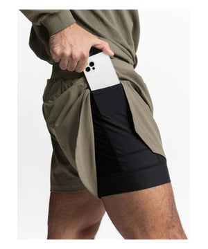 Pantalones cortos activos para hombres de talle completo con cintura elástica Tallas grandes  
Estilo básico  
Extensión moderada  
Composición del material: 95% poliéster 5% elastano  
Instrucciones de cuidado: Lavar a máquina en frío, secar a baja temperatura  
Importado  
Medidas en pulgadas:  
Tamaño M: Largo 16.1 Cintura 28.3 Cadera 42.5  
Tamaño L: Largo 16.5 Cintura 29.9 Cadera 44.1  
Tamaño XL: Largo 16.9 Cintura 31.5 Cadera 45.7  
Tamaño 2XL: Largo 17.3 Cintura 33.1 Cadera 47.2  
Tamaño 3XL: Largo 17.7 Cintura 34.6 Cadera 48.8