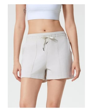 Cintura elástica con cordón  
Con bolsillos  
Moderada elasticidad  
95% nailon 5% spandex  
Lavar a máquina en frío  
Secar a baja temperatura  
Importado  
Material: Poliéster  