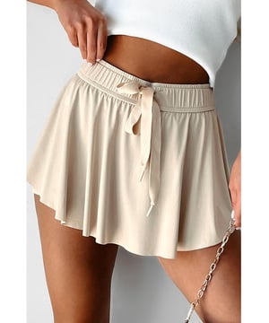 Cordón para ajuste ajustable  
Moderado estiramiento para mayor comodidad  
Composición del material: 88% poliamida 12% elastano  
Instrucciones de cuidado: Lavar a máquina en frío, secar a baja temperatura  
Importado  
Disponible en tallas S a XL