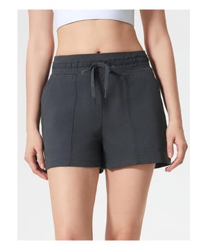 Con cordón  
Con bolsillos  
Elasticidad moderada  
95% nylon 5% spandex  
Lavado a máquina en frío  
Secar a baja temperatura  
Importado  
Material: Poliéster