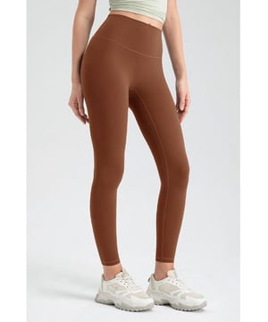 Estilo básico  
Extremadamente elástico  
75% nailon 25% elastano  
Lavable a máquina o limpieza en seco profesional  
Importado  
S: cintura 18.7 in cadera 27.3 in largo 31.2 in  
M: cintura 20.3 in cadera 28.9 in largo 32 in  
L: cintura 21.8 in cadera 30.4 in largo 32.8 in  
XL: cintura 23.4 in cadera 32 in largo 33.5 in  
Material: Hecho de una mezcla sin costuras de 88% nailon y 12% spandex. Este tejido está diseñado para ofrecer comodidad, flexibilidad y capacidades de absorción de humedad.